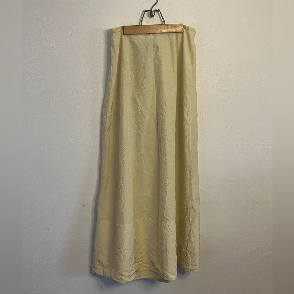 Pale lemon yellow skirt with small bustle
